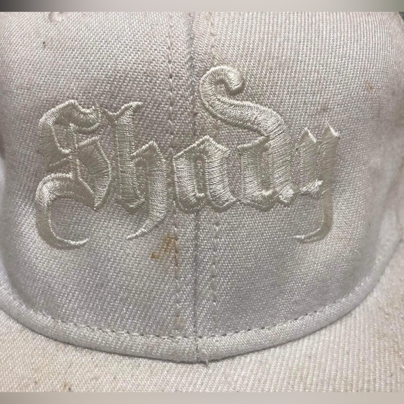 Shady fitted hat - Picture 4 of 4